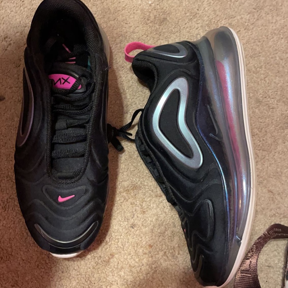 Women’s tennis shoes